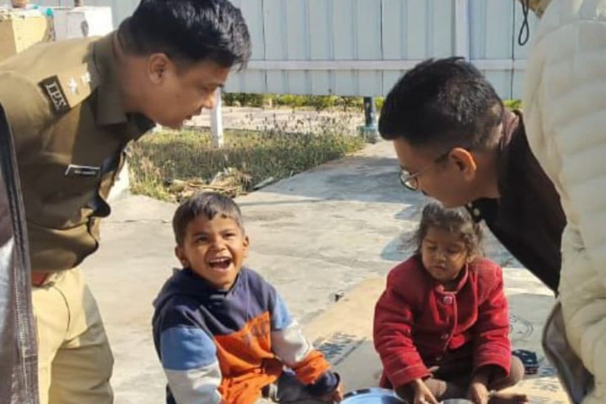 झारखंड में बाल तस्करी गैंग का भंडाफोड़, 12 बच्चे बरामद