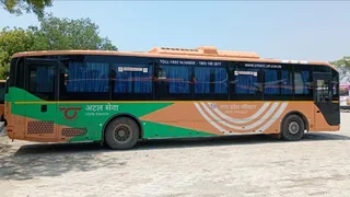 गाजियाबाद से नोएडा गईं 38 ई-बसें, प्रदूषण का विष जनता के लिए