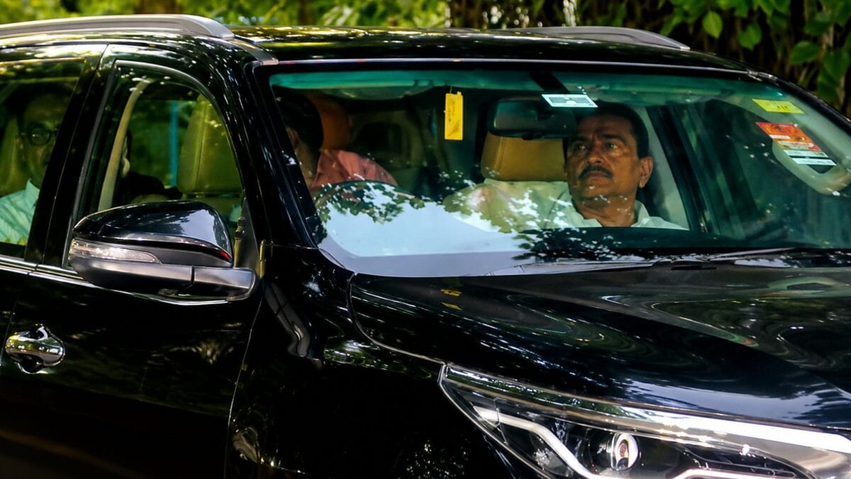 TMC महाटूट: 20 सांसदों की बगावत, दिल्ली में राजनीतिक उथलपुथल